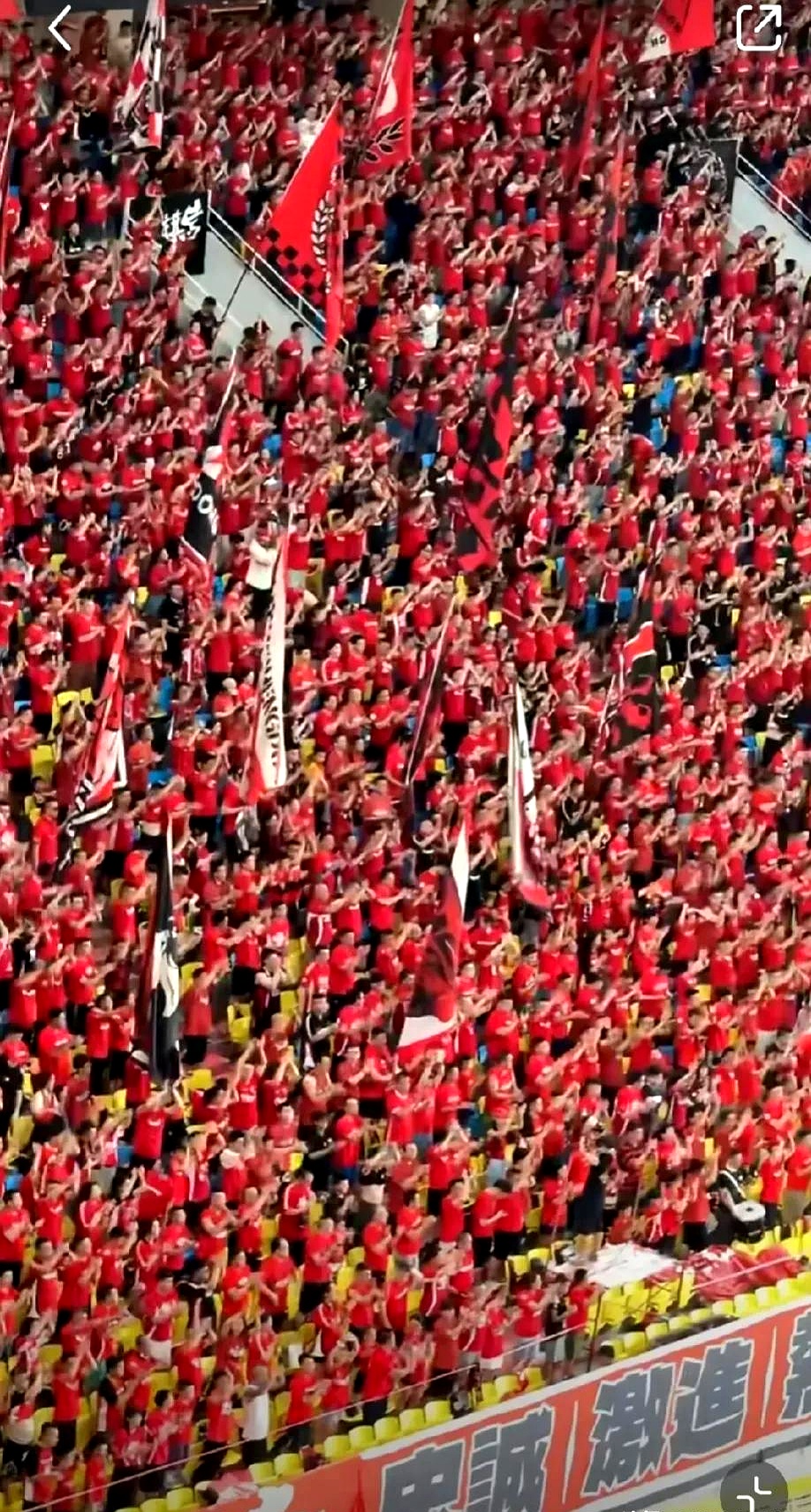 阿尔希拉尔主场气氛火爆，球迷助威成强大后盾