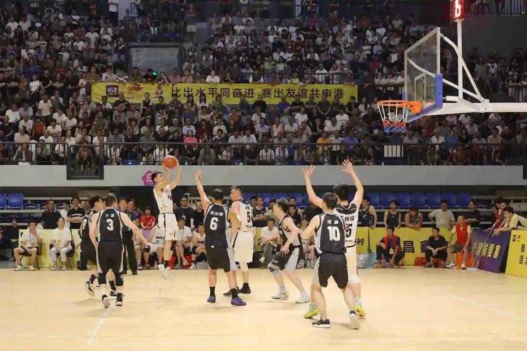 aoa体育体育官方登录入口-火爆比赛拉开序幕，球员们斗志昂昂的简单介绍