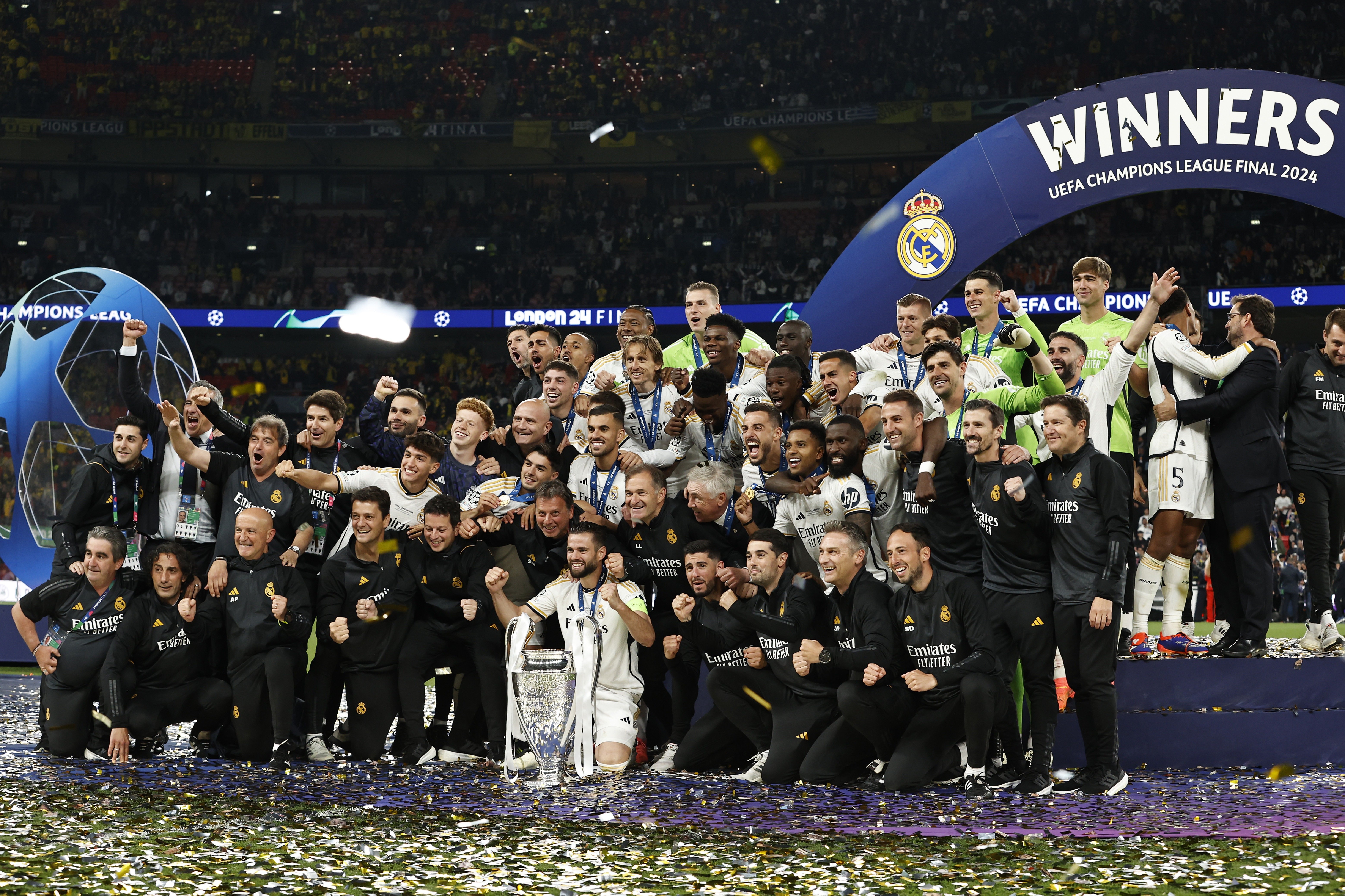 关于欧冠中哪支球队斩获胜利，夺得冠军奖杯？的信息