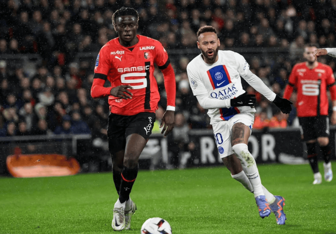 法甲比赛热门焦点，球员表现备受赞誉