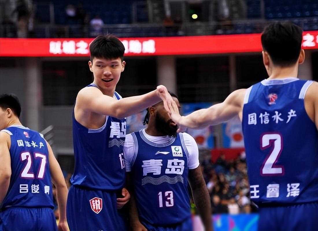 aoa体育体育直播-青岛男篮主场战绩出色，球队士气高涨的简单介绍