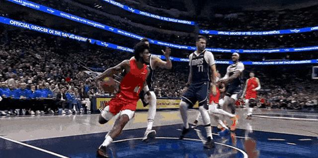 aoa体育体育中国官网-开拓者胜独行侠，尼科拉斯33分