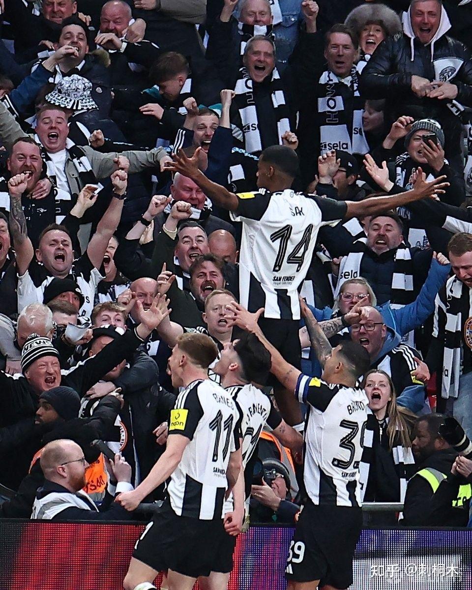 顶尖足球俱乐部联手征战,争夺胜利的简单介绍 顶尖足球俱乐部联手征战,争夺胜利的简单介绍