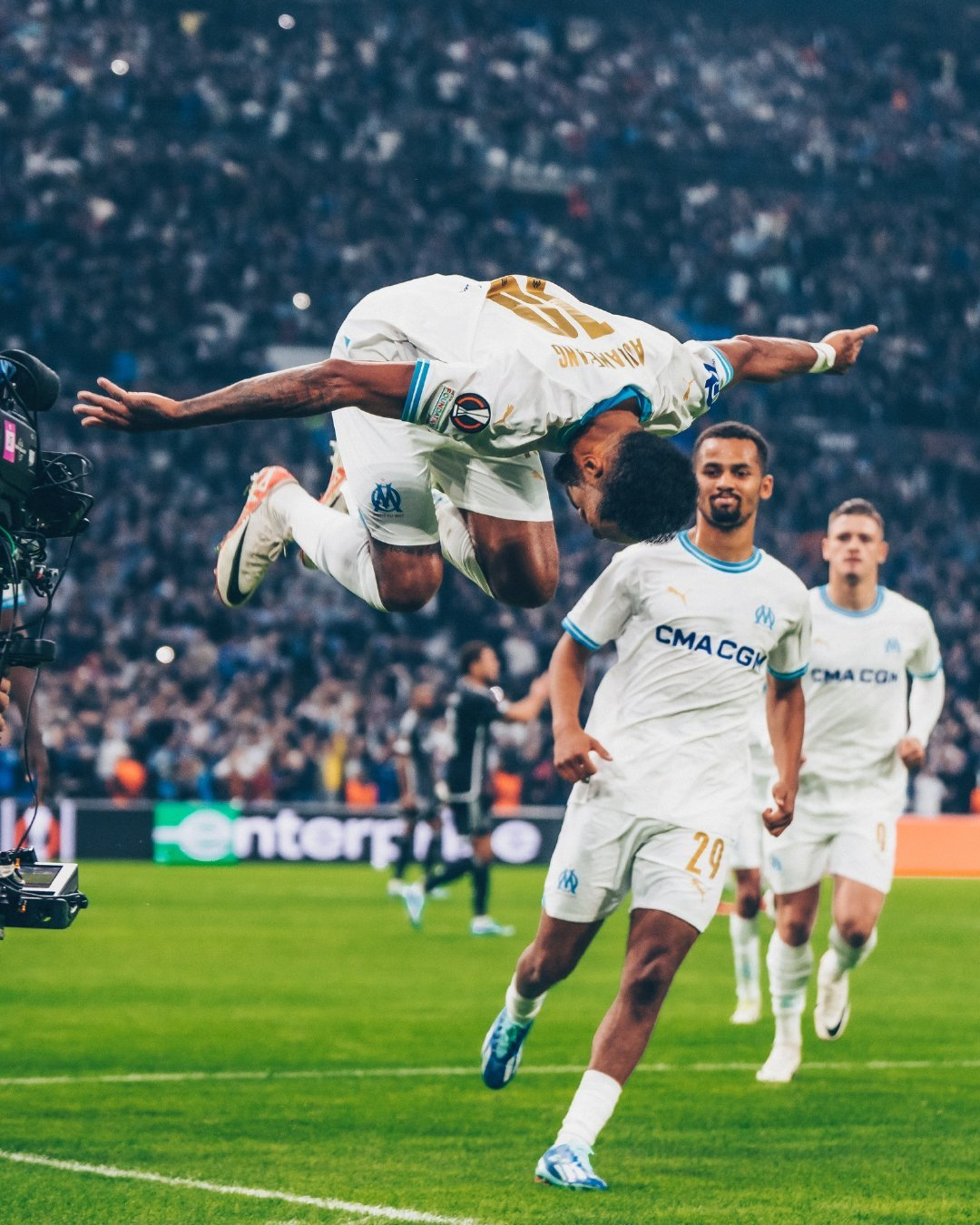 aoa体育体育官方入口-包含皇家马德里力克阿贾克斯，晋级欧冠四强的词条