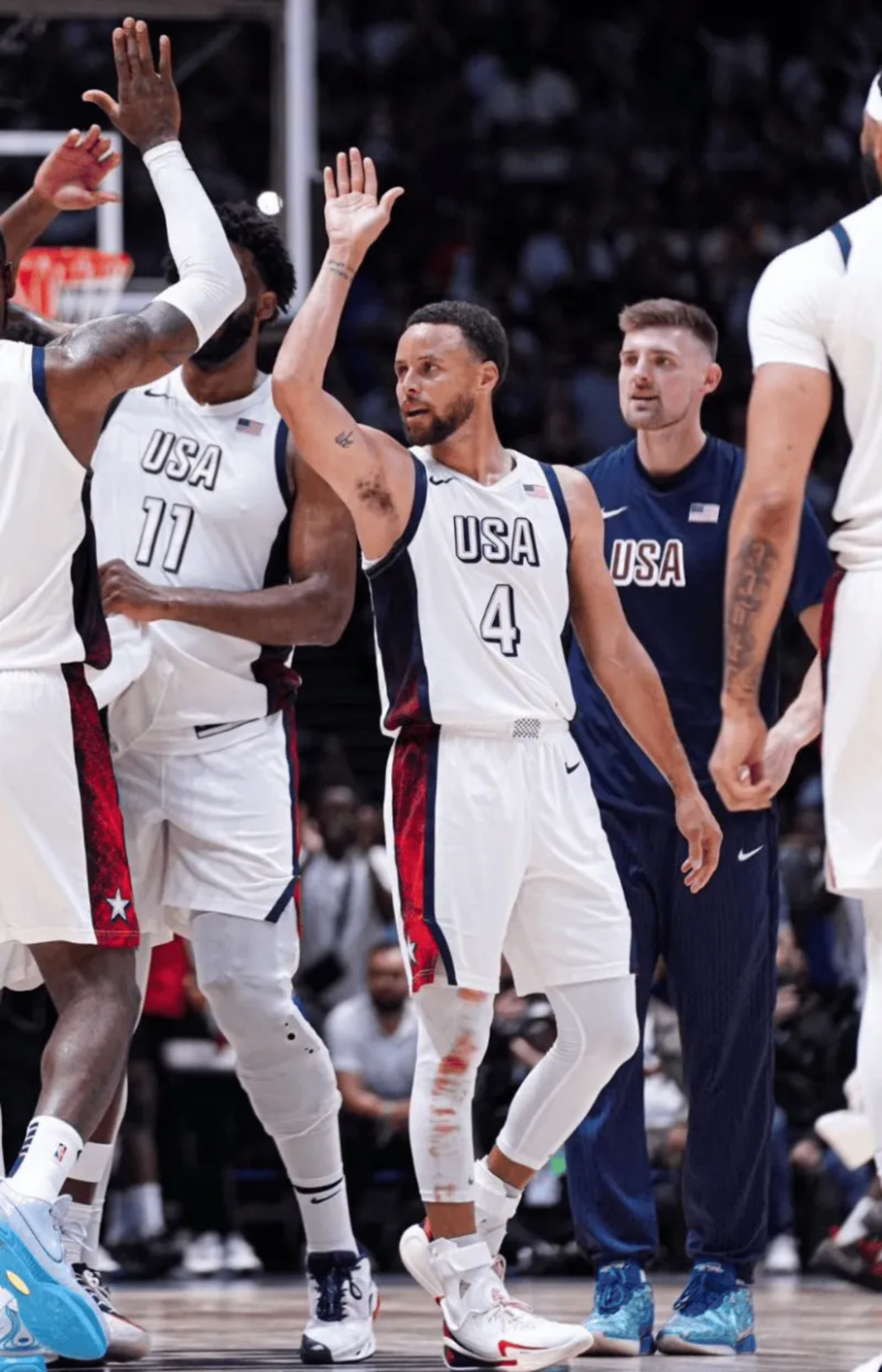 美国篮球队大胜对手晋级