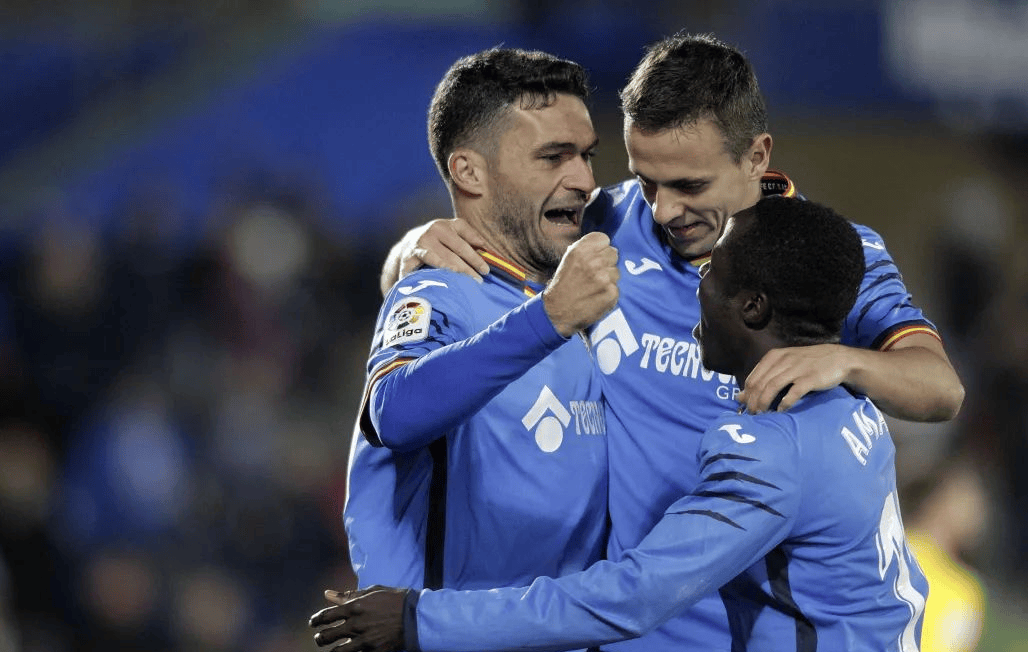 包含赫塔费欢庆胜利，战胜加的斯的词条